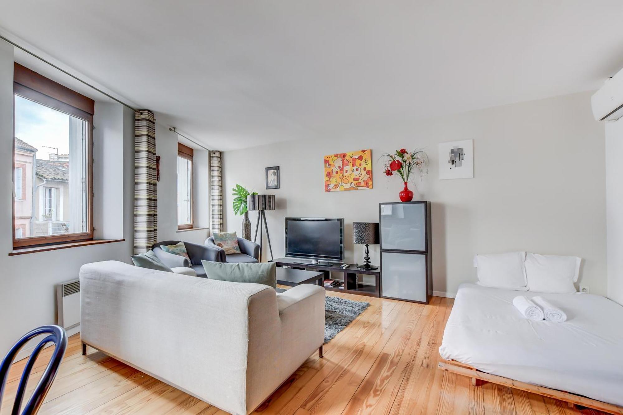 Duplex Tolosa: Pont-Neuf Retreat with AC and Private Parking Exterior photo